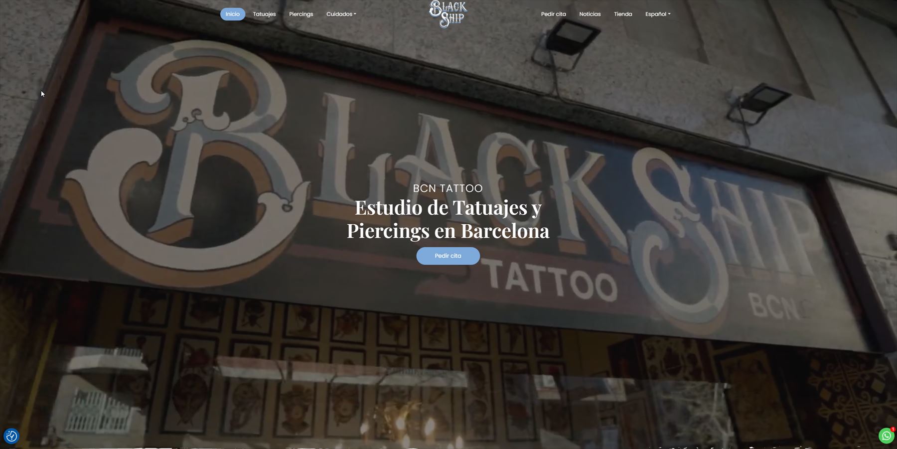 Portada de la web de Black Ship: rótulo pintado a mano del estudio de tatuajes en Barcelona
